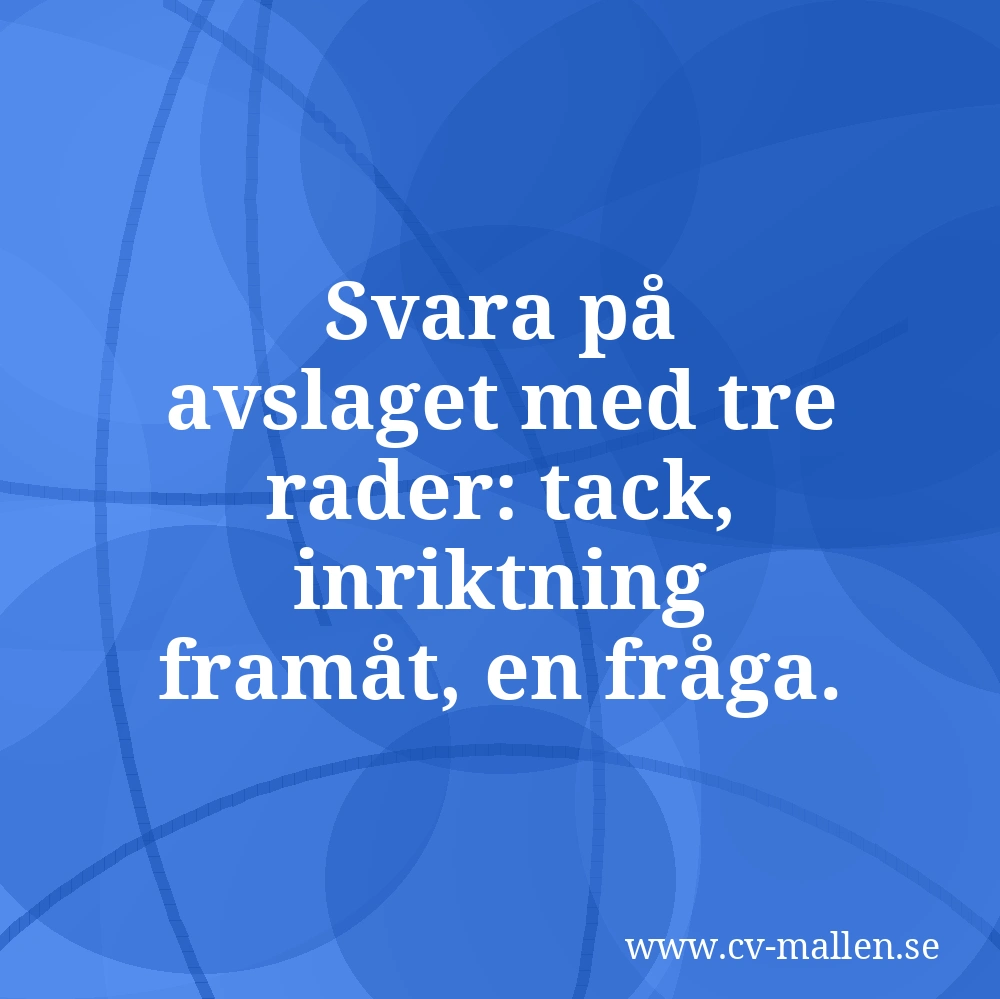 Svara på avslaget med tre rader: tack, inriktning framåt, en fråga.